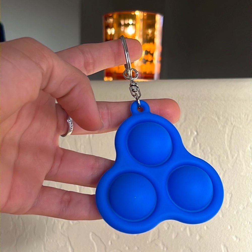 Pop up keychain
